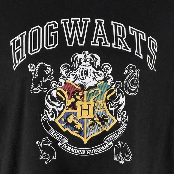 Harry Potter Hogwarts 2X Long Sleeve Blk Shirt Wizarding World Crest Logo Witchy - Picture 7 of 13